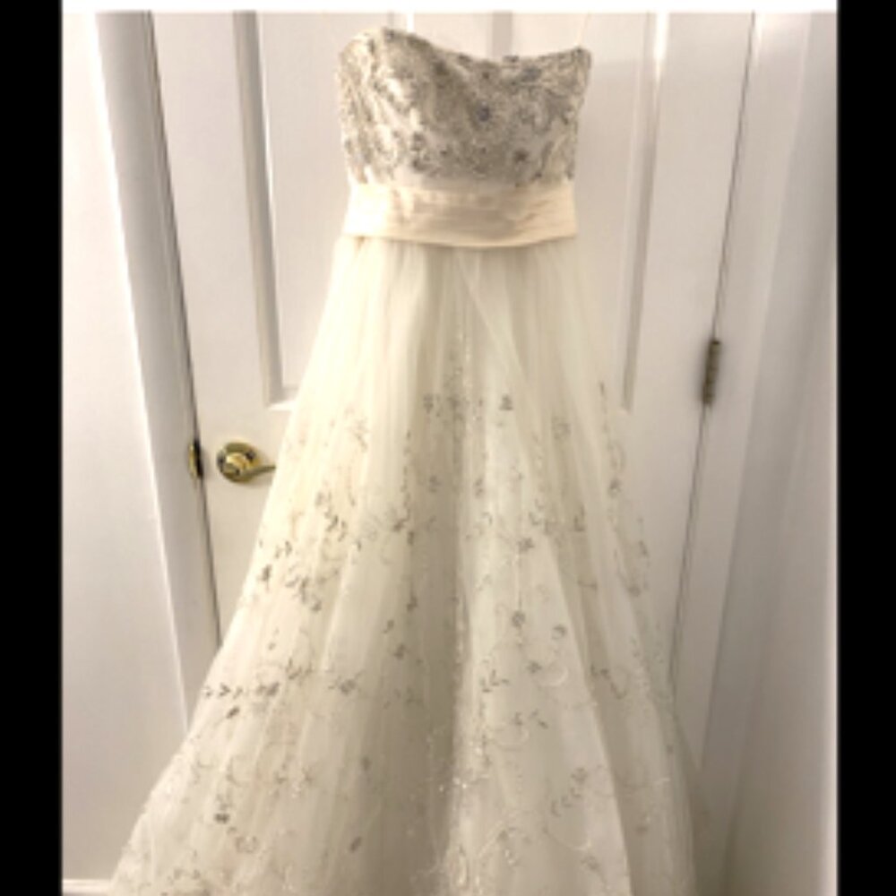 CASABLANCA 2035 Wedding Gown Ivory Size 6